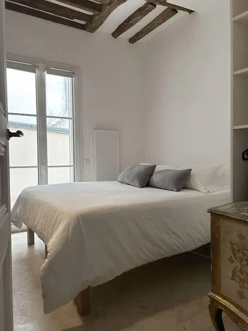 Apartment Duplex Sur 2 Etages - Le Marais - Centre Paris