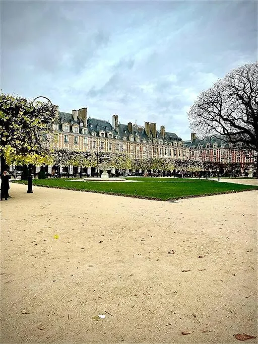 Duplex Sur 2 Etages - Le Marais - Centre