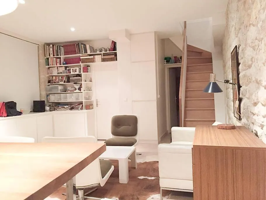 Duplex Sur 2 Etages - Le Marais - Centre Apartment