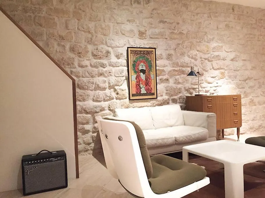 Duplex Sur 2 Etages - Le Marais - Centre Apartment